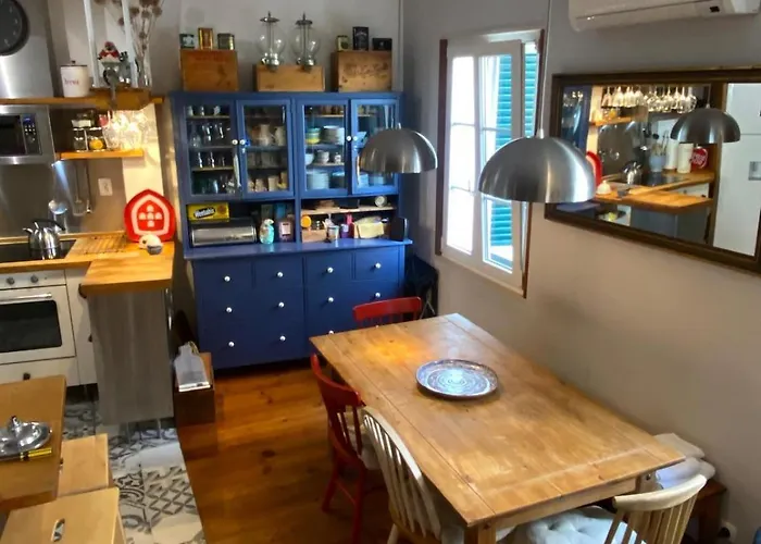 Charming Family In Graca *