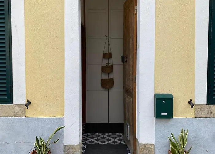 Charming Family In Graca