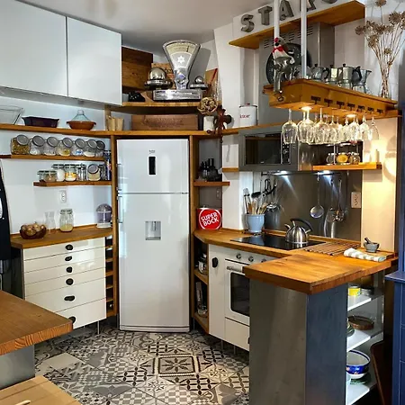 Charming Family In Graca *