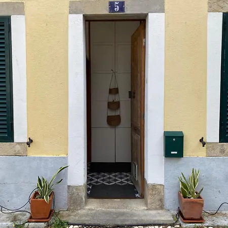 Charming Family In Graca