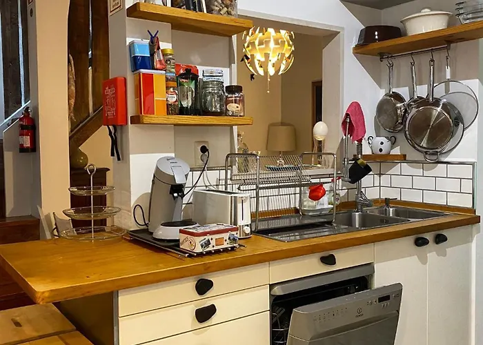 Charming Family In Graca *